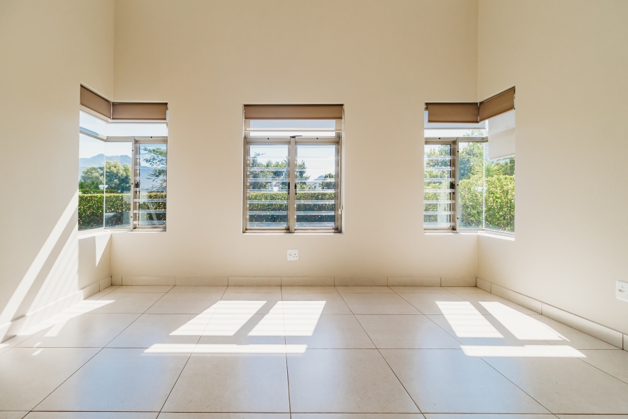 4 Bedroom Property for Sale in Kraaibosch Manor Western Cape